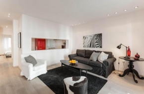 Stylish white 4 ppl apartment in City center